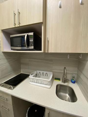 Apartamento Sea Breezer Vacation Ocean Front En Condominio Playa Mar San Juan